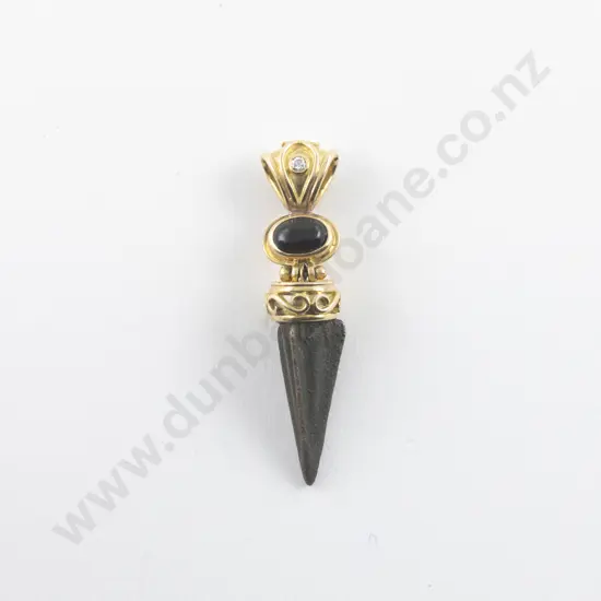 18ct Single Diamond and Onyx Roman Arrowhead Pendant