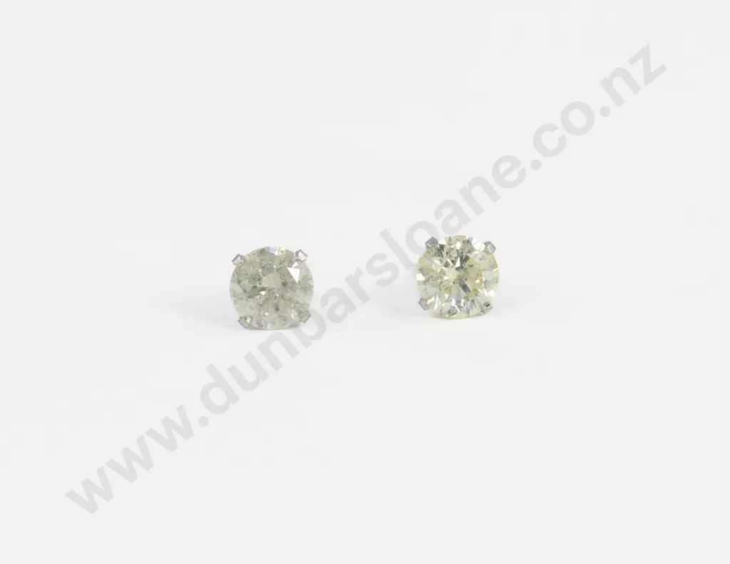 Pair 14ct White Gold Diamond Stud Earrings Image 1++