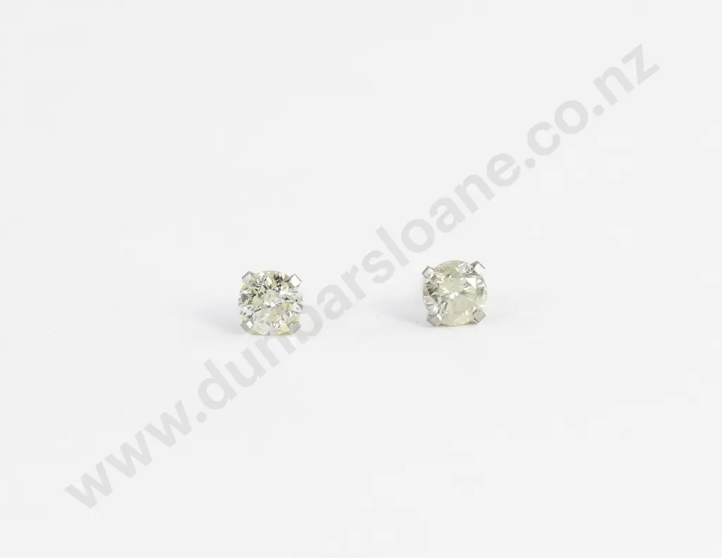 Pair 14ct White Gold Diamond Stud Earrings Image 1++