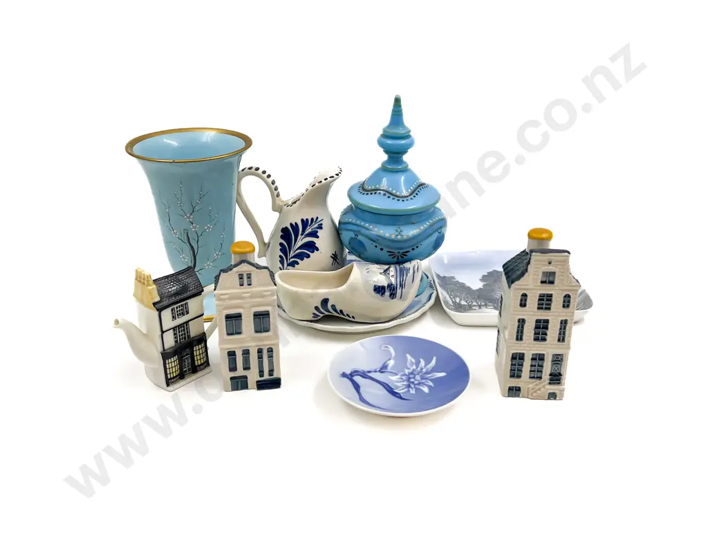 Small Box of Assorted incl B&G Dish Image 1++