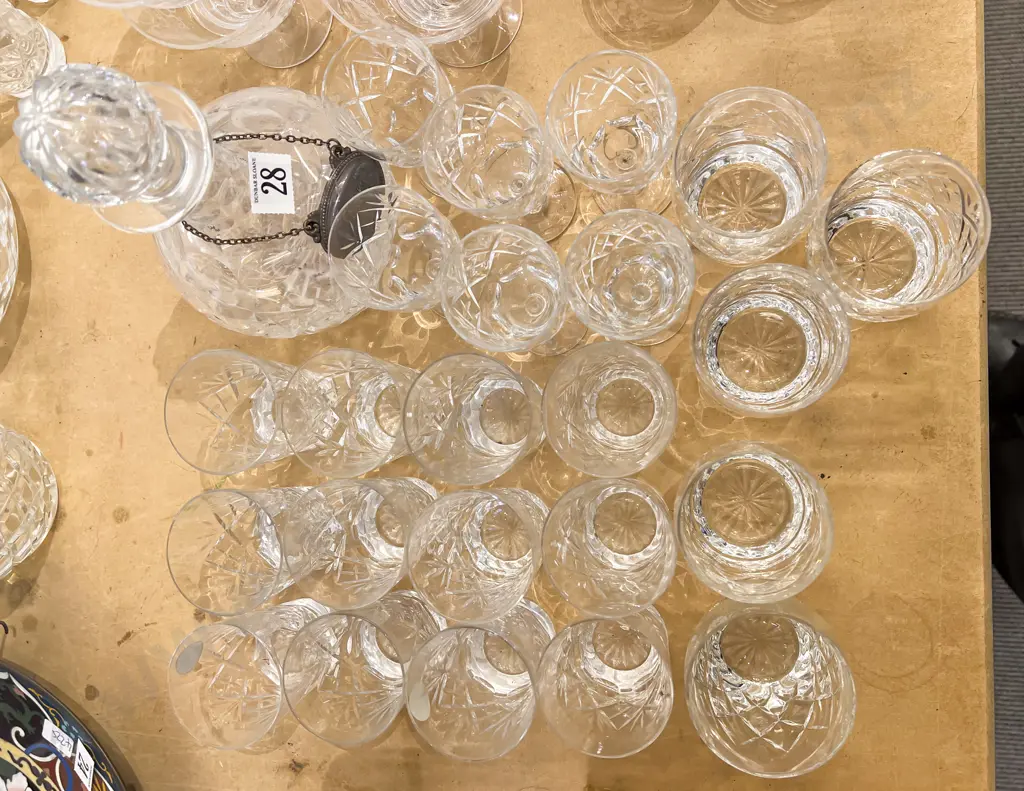 Qty of Assorted Crystal incl Decanter Image 1++