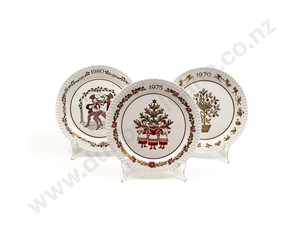 Set of Ten Boxed Spode Christmas Plates Image 1++