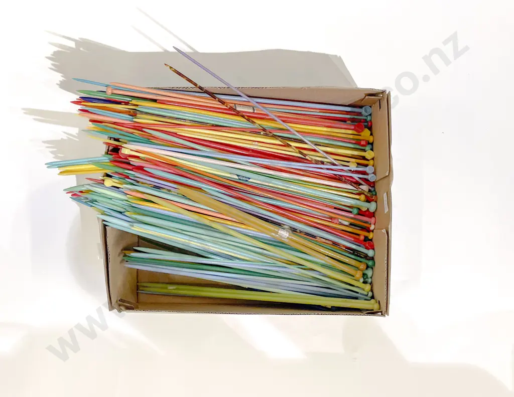 Box of Assorted Vintage Plastic Knitting Needles Image 1++