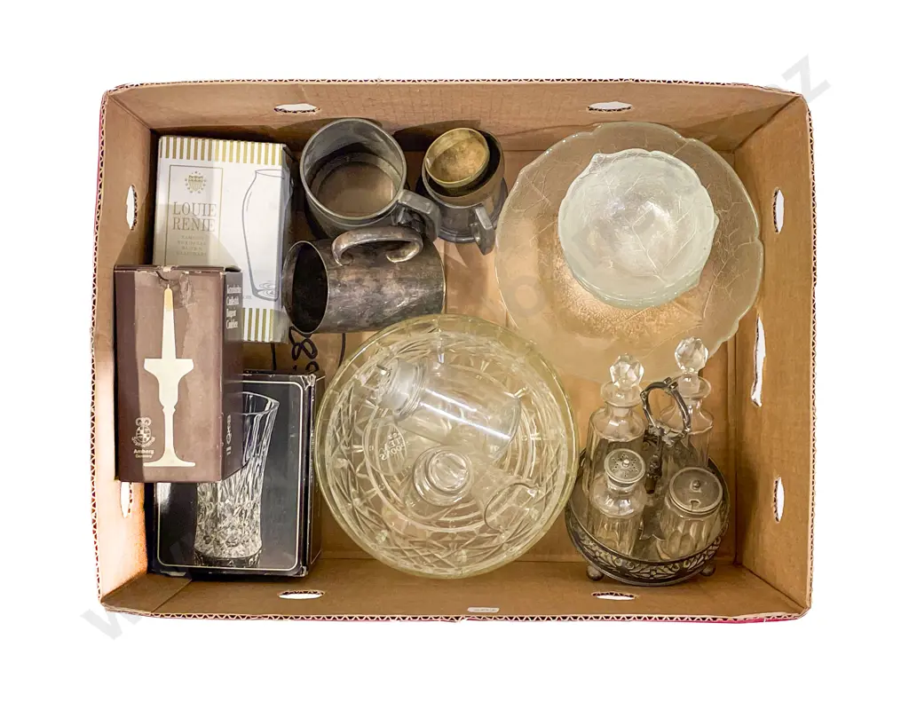 Quantity of Assorted Glassware Image 1++