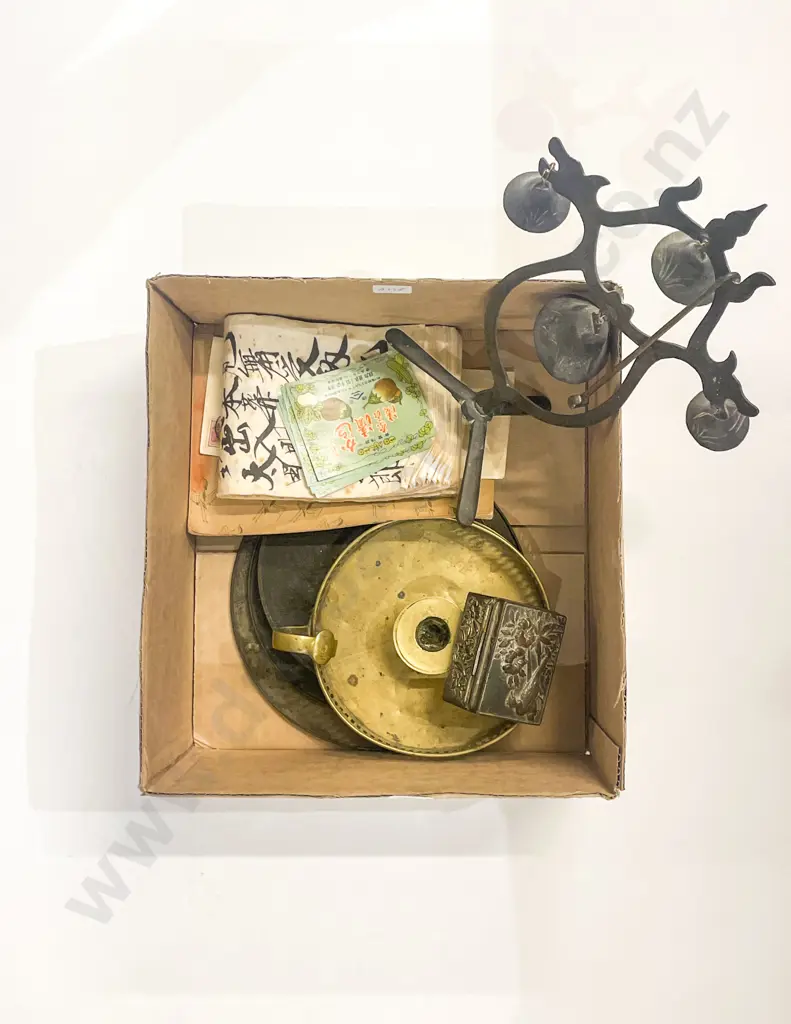 Box Quantity of Assorted Asian Metal Ware etc Image 1++