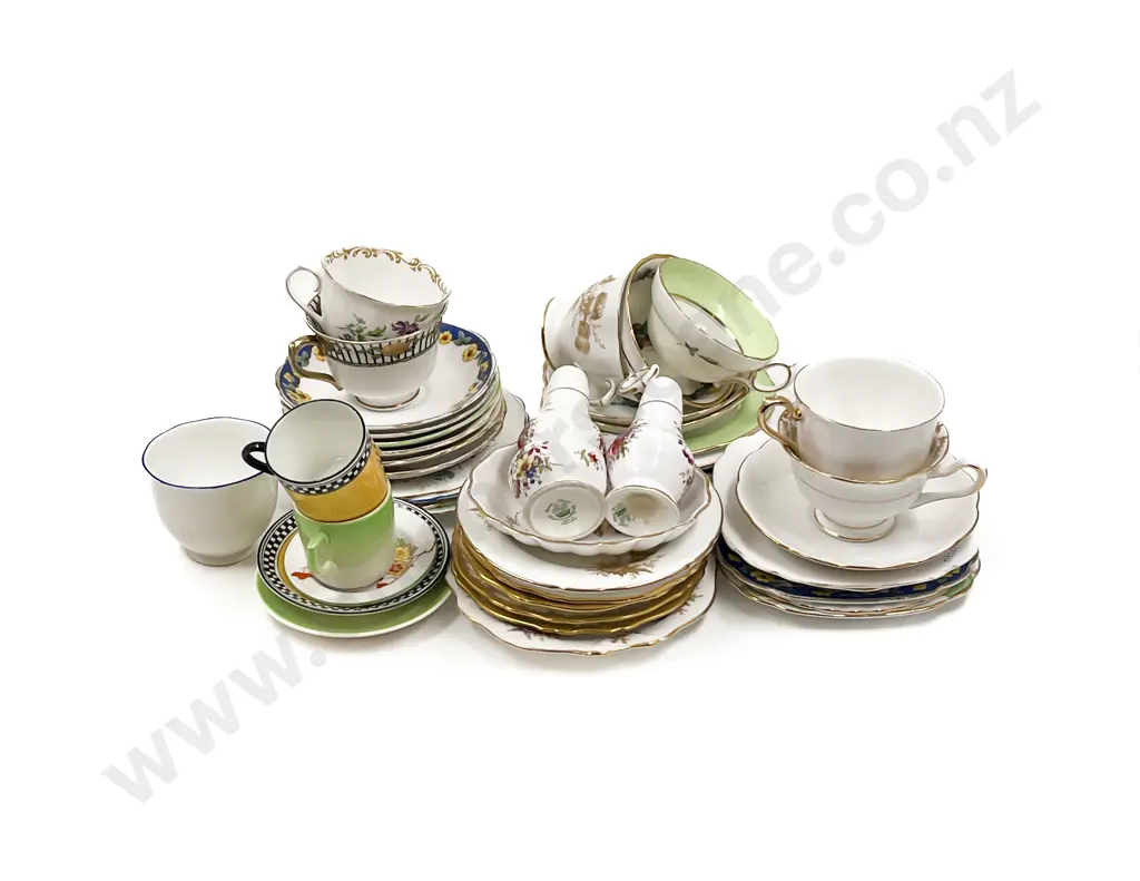 Quantity of Assorted Fancy China Image 1++