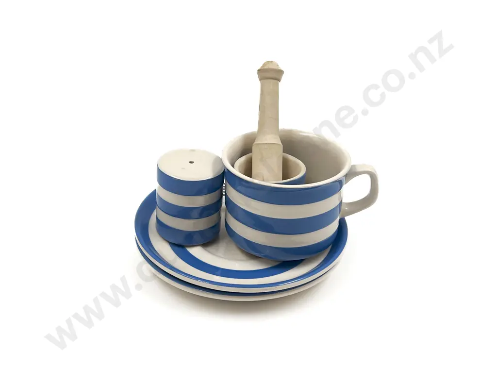 Five Pces Assorted T & G Green Cornish Ware Image 1++