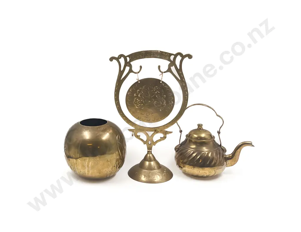 Three Pces Assorted Brass Ware incl Gong Image 1++