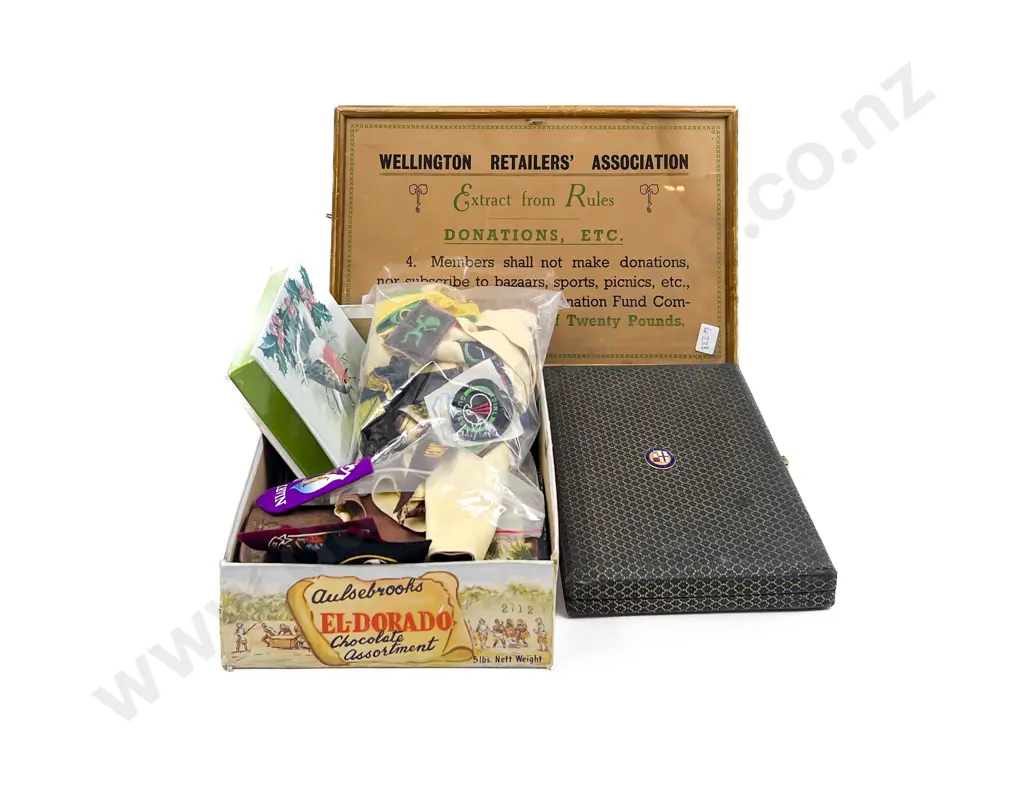 Quantity of Assorted Vintage incl NZ Souvenir Badges etc Image 1++