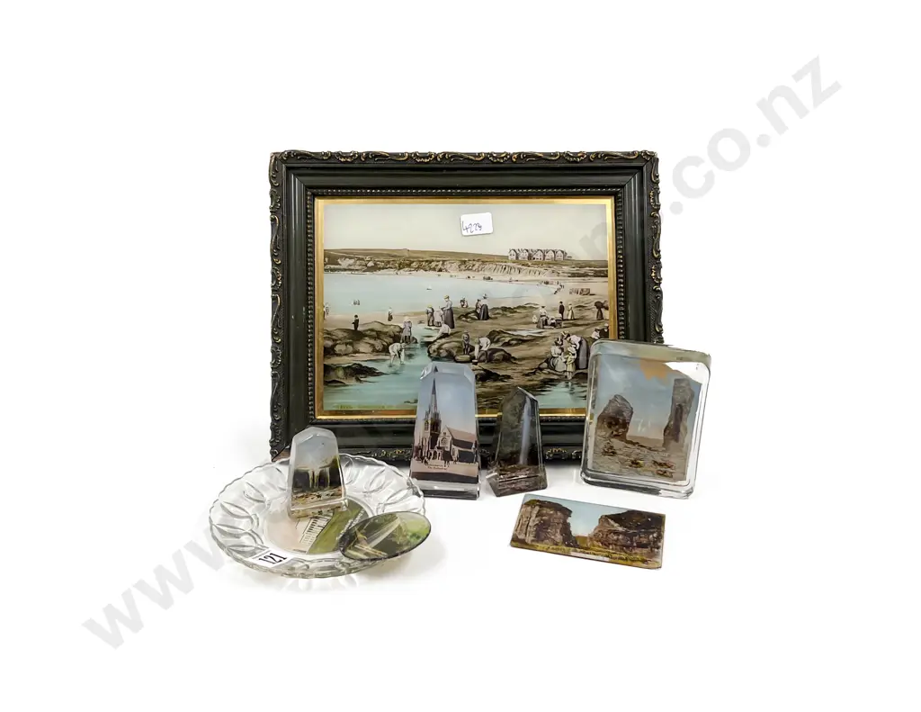 Quantity of Assorted Vintage NZ Souvenir Paperweights etc Image 1++