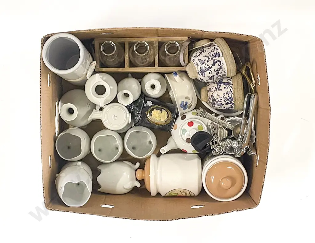 Two Boxes of Assorted Fancy China etc Image 1++