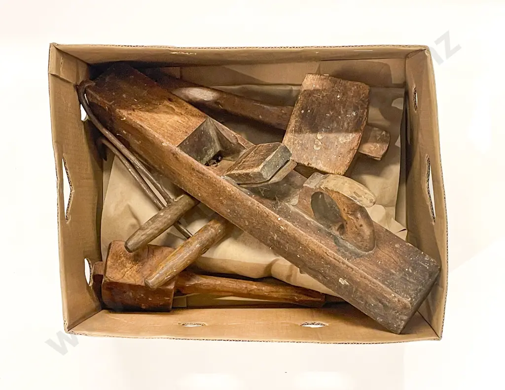 Box of Assorted Vintage Tools etc Image 1++