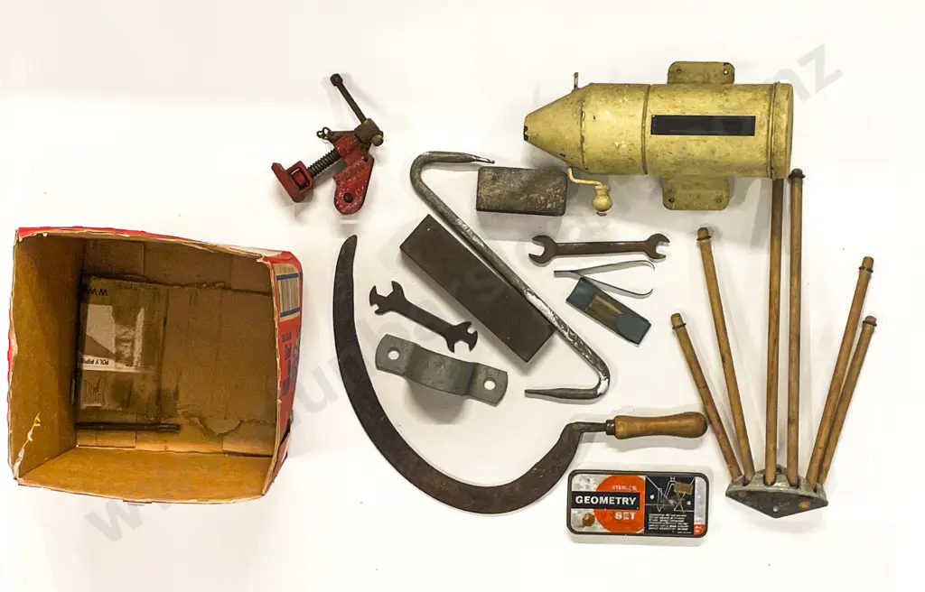 Box of Assorted Vintage Tools etc Image 1++