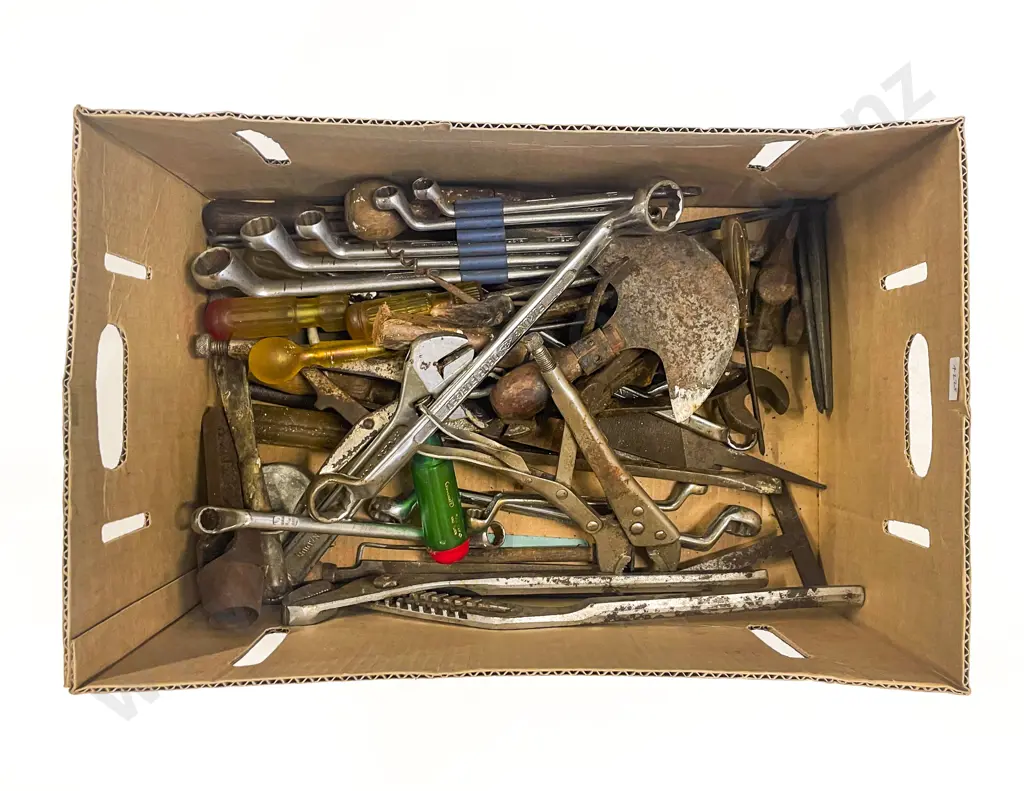 Box of Assorted Vintage Tools etc Image 1++