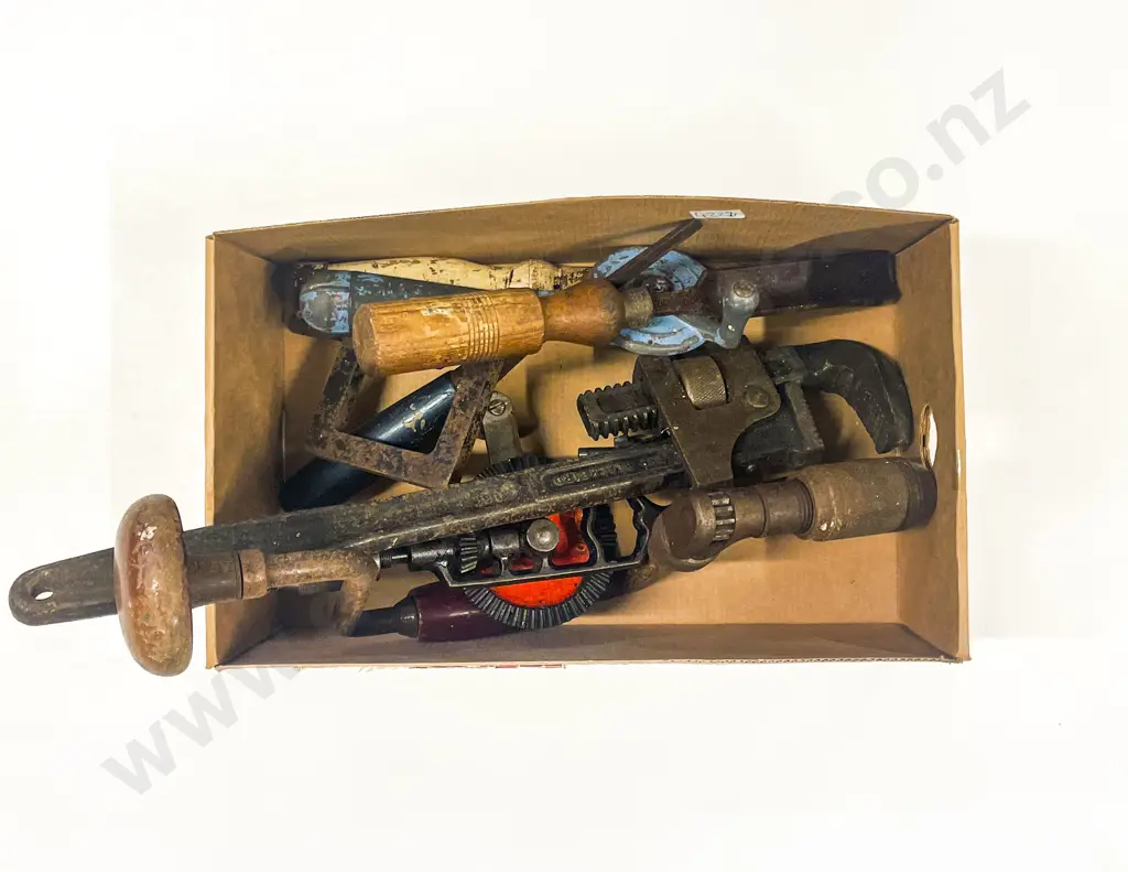 Small Box of Assorted Vintage Tools Image 1++
