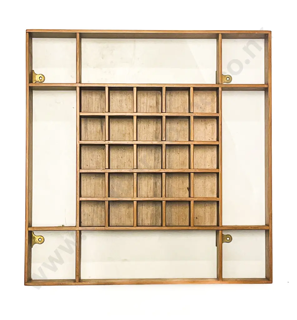 Vintage Knick Knack Wall Shelf Image 1++