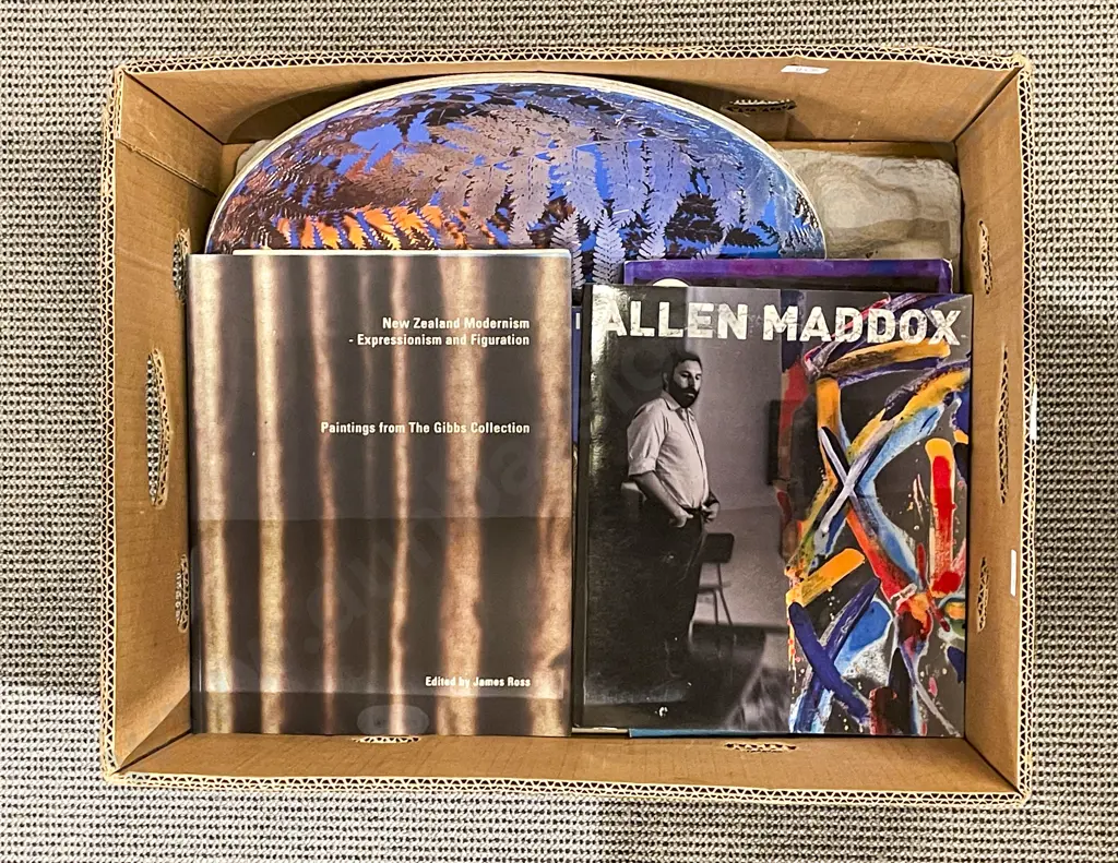 Box of Assorted Art Reference Books Image 1++