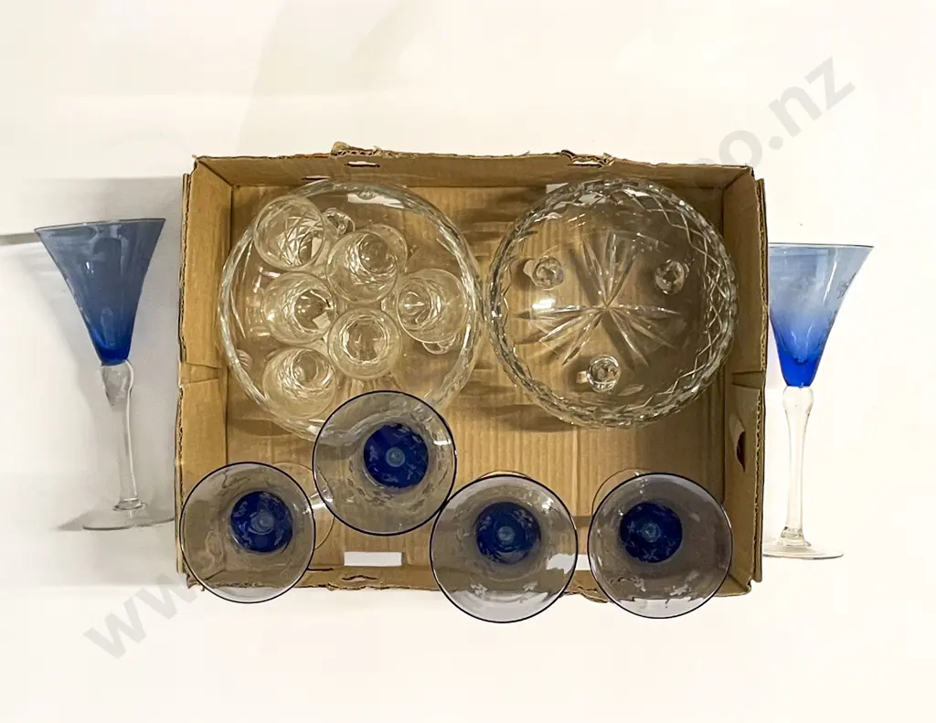 Box of Assorted Glassware Image 1++