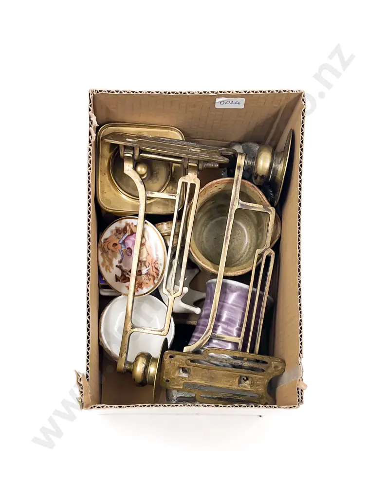 Box Quantity of Assorted incl Brass Candle Sconces Image 1++