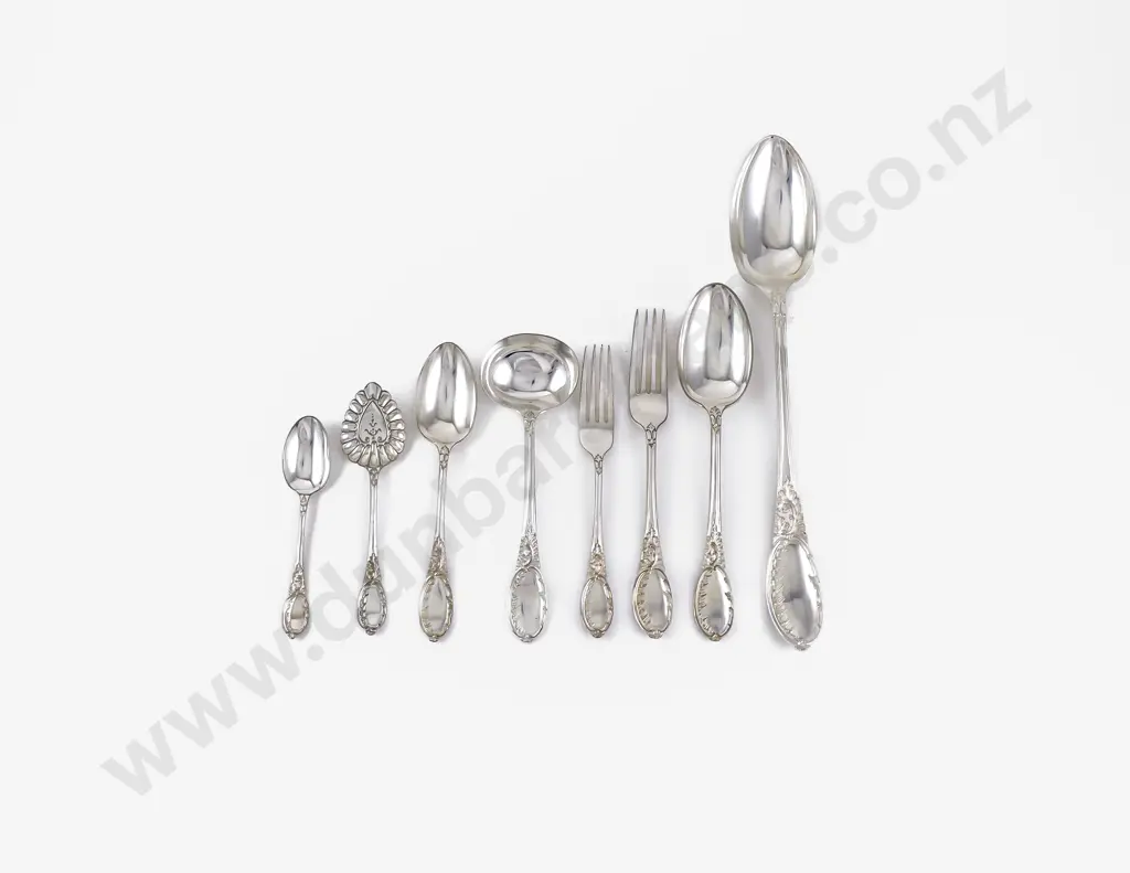 77 Piece Oak Cased Canteen Of S/P Cutlery Image 1++