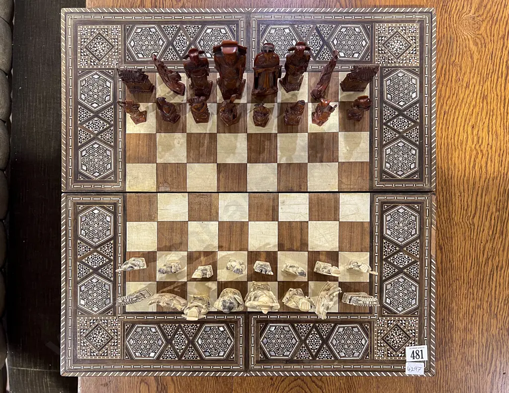 Vintage Ivory Chess Set With Inlaid Board/Box Image 1++