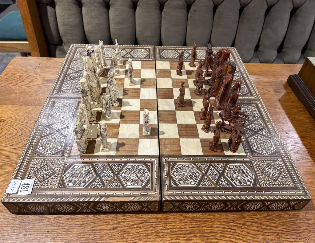 Vintage Ivory Chess Set With Inlaid Board/Box Image 1++