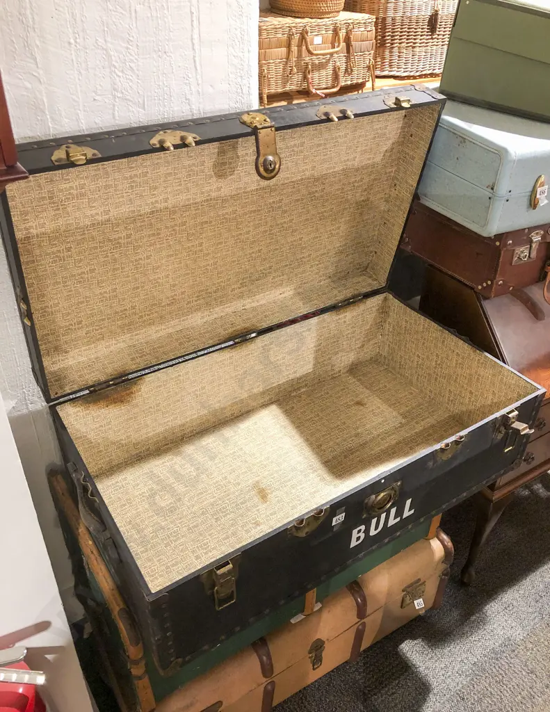 Vintage Travel Trunk Image 1++