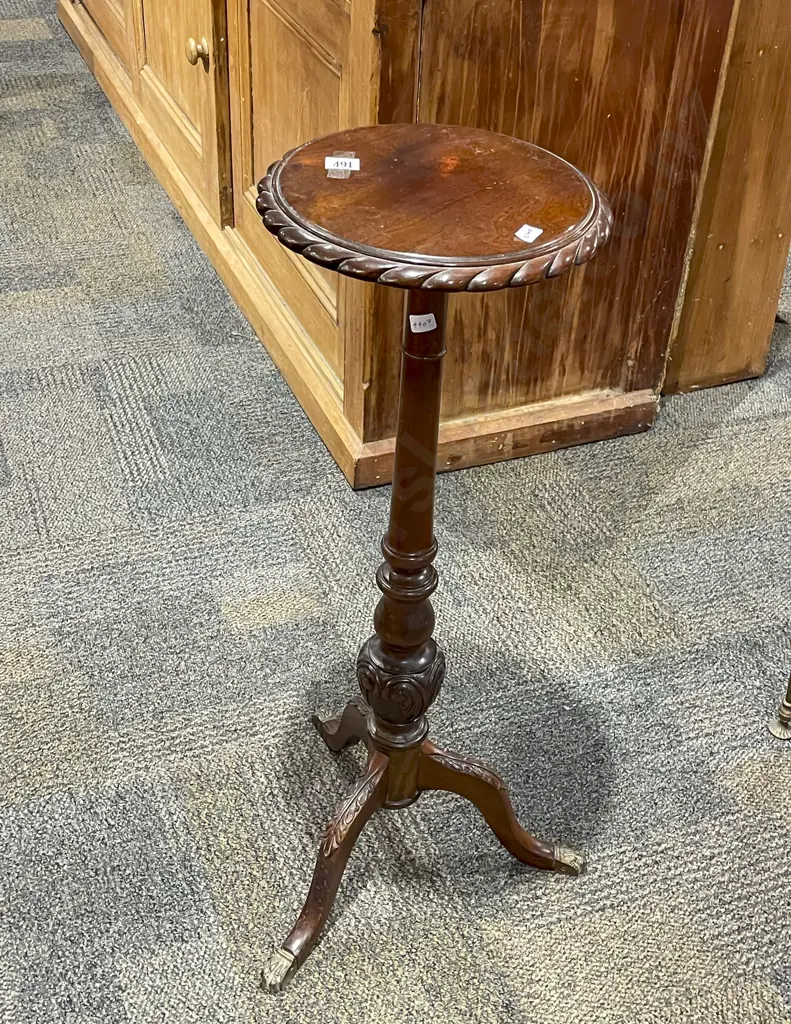 Tripod Based Plant Stand Image 1++