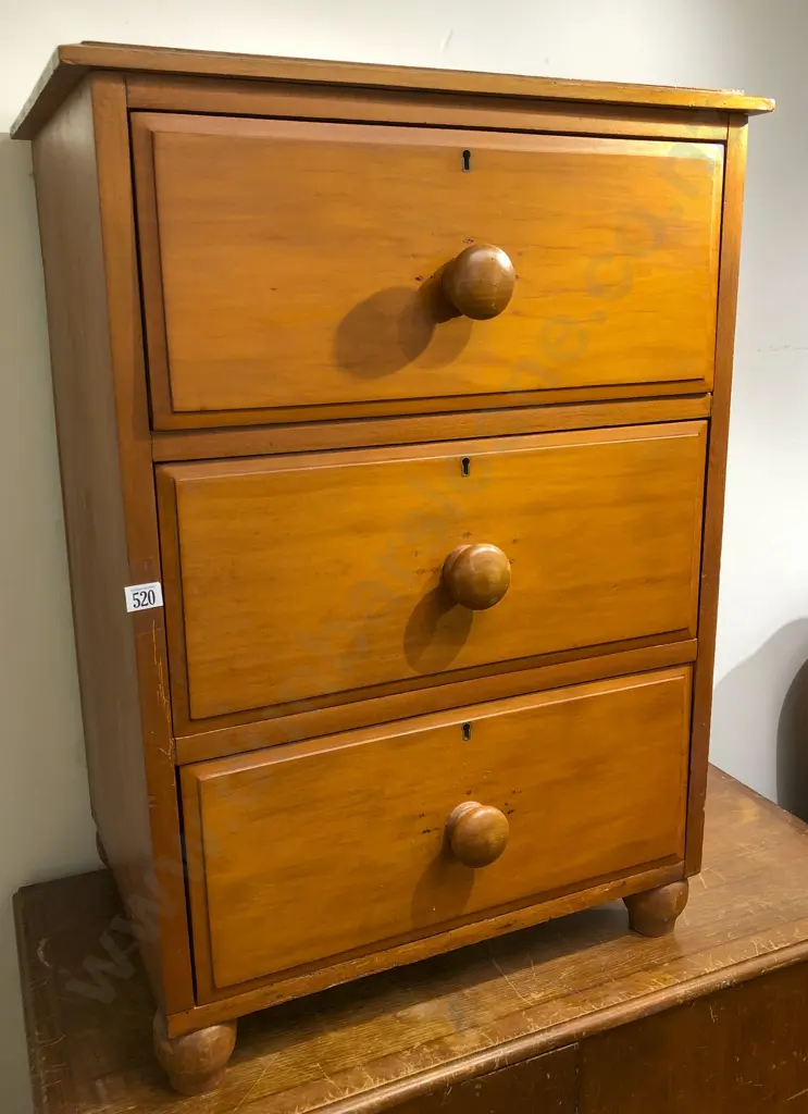Small Vintage Three Drawer Chest Image 1++