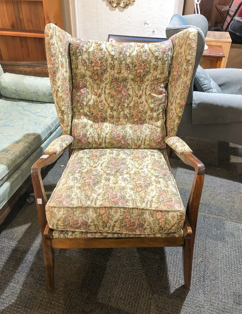 Cintique Retro Wing Armchair Image 1++