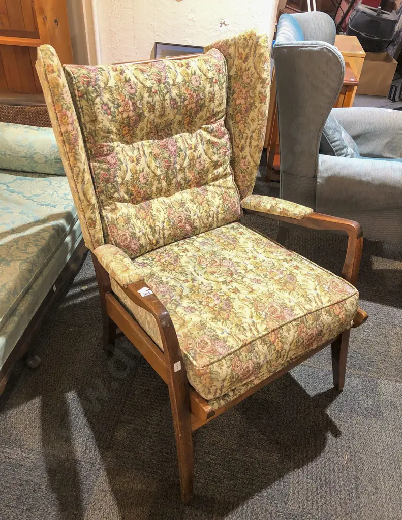 Cintique Retro Wing Armchair Image 1++