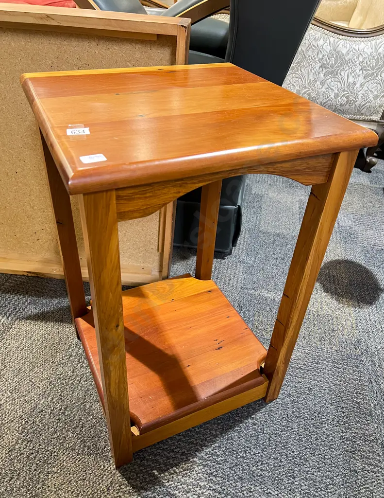 Side Table Image 1++