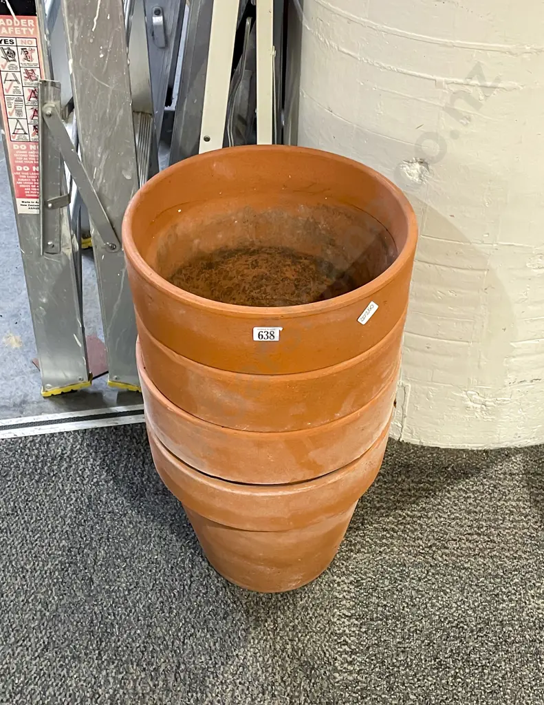 Set of Four Terracotta Garden Pots Image 1++
