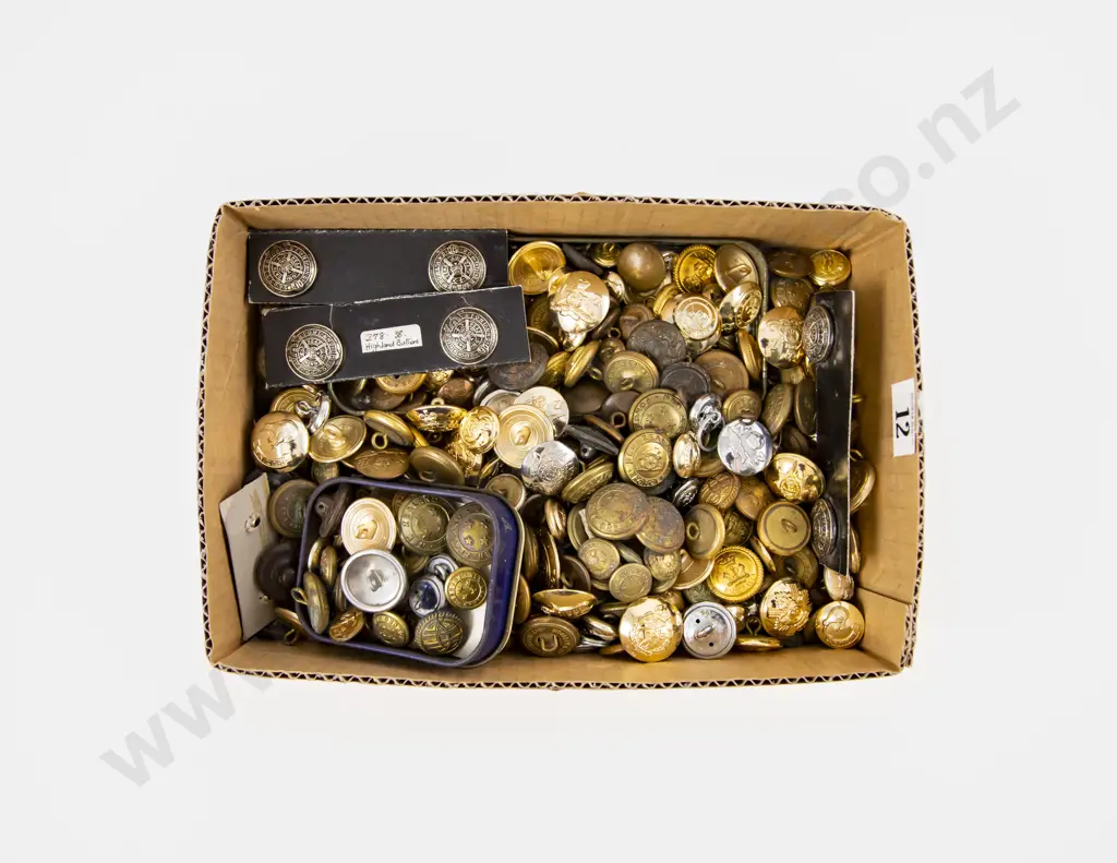 Collection NZ and World Military Vintage and Modern Metal Buttons Image 1++