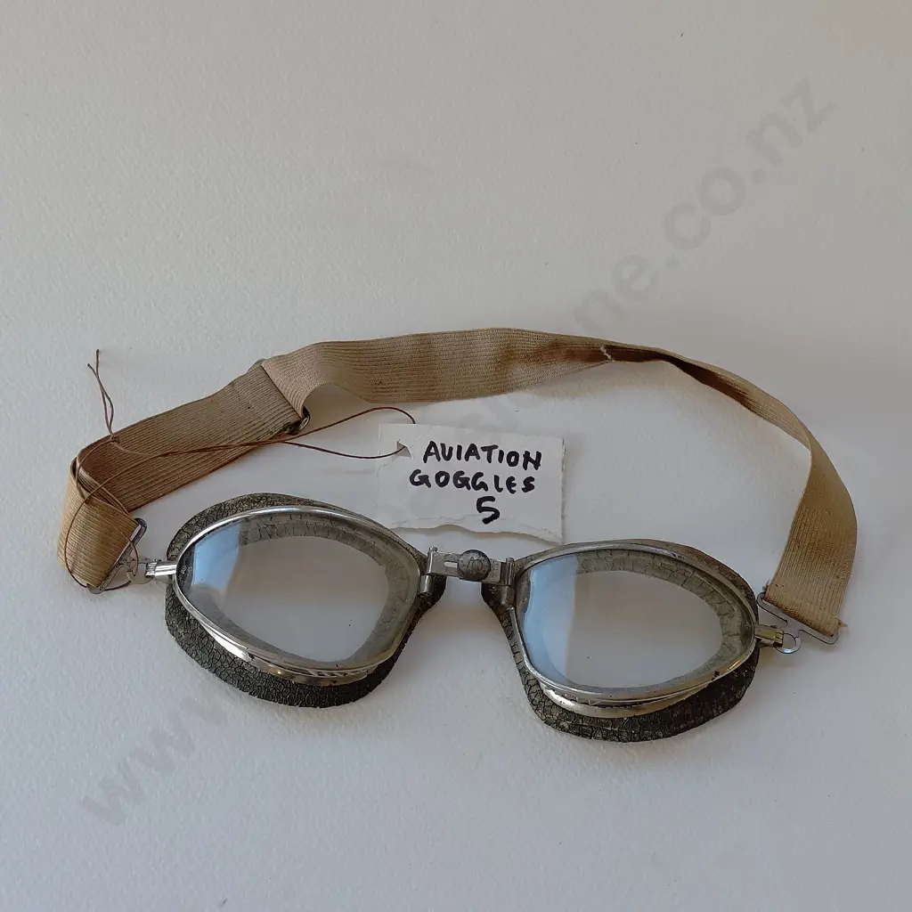 Early WWII Leather Pilot Helmet Image 1++