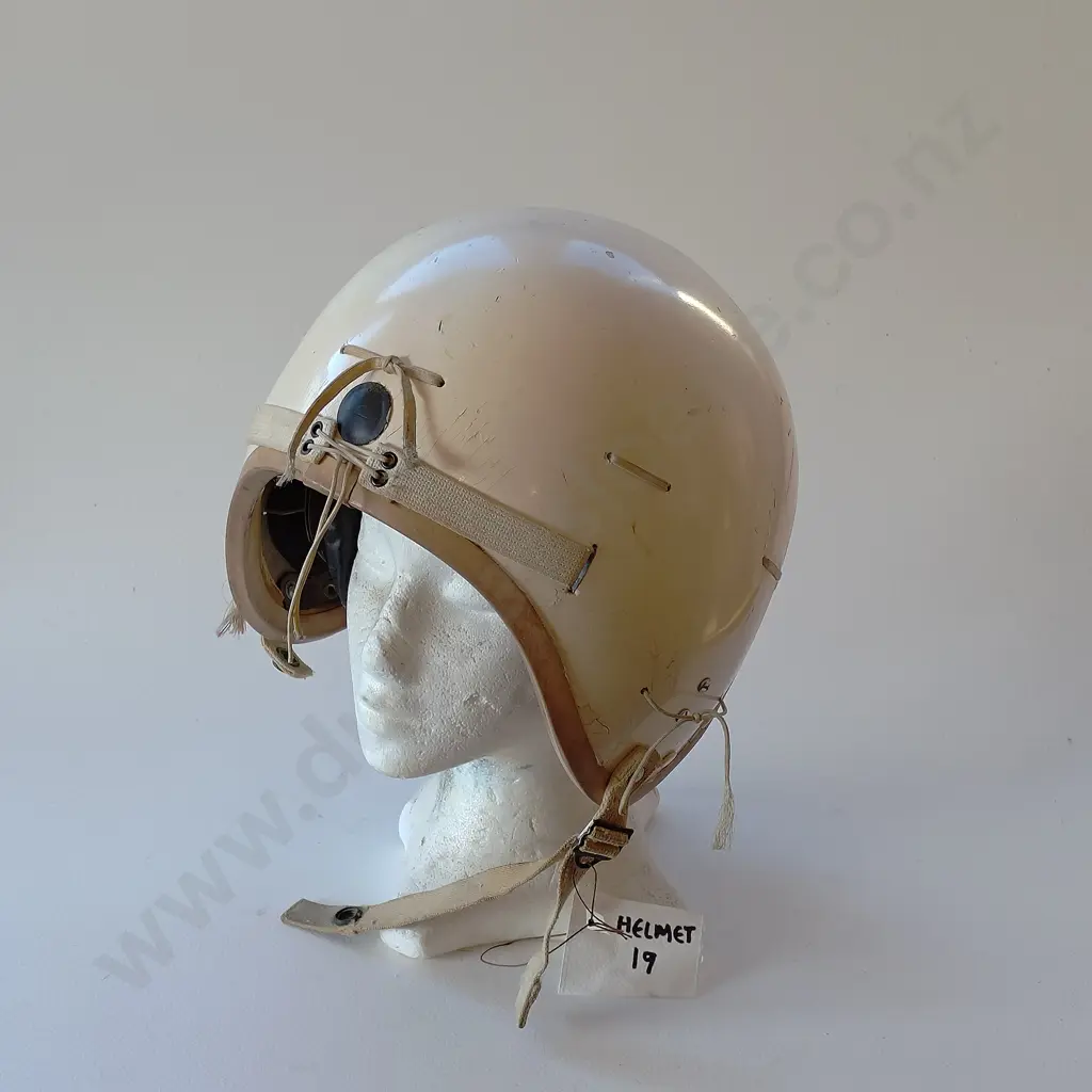 USAF Type P-4A Flight Helmet Image 1++