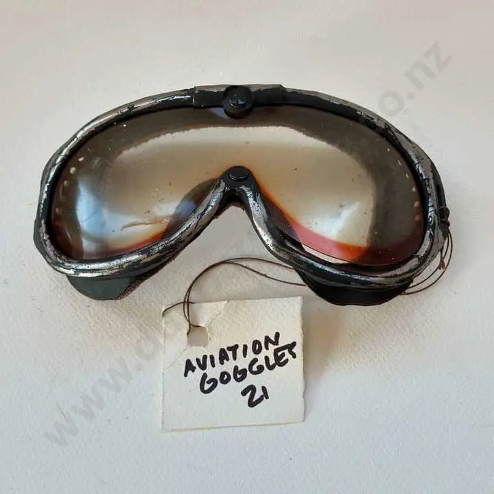 C1986 US Aircraft Carrier Flight Deck Crew Helmet Image 1++