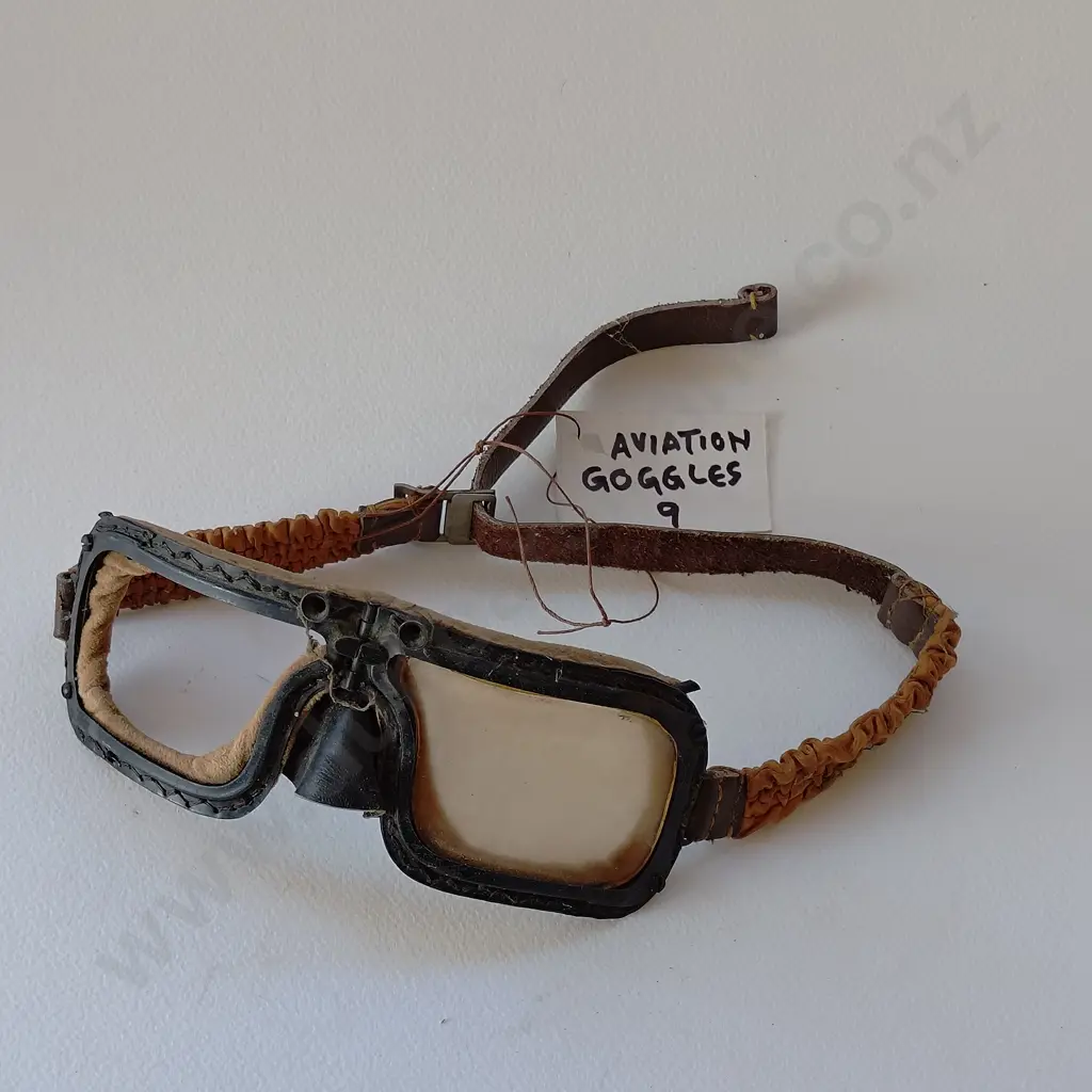 US WWII Type A-11 Leather Pilot Helmet Image 1++
