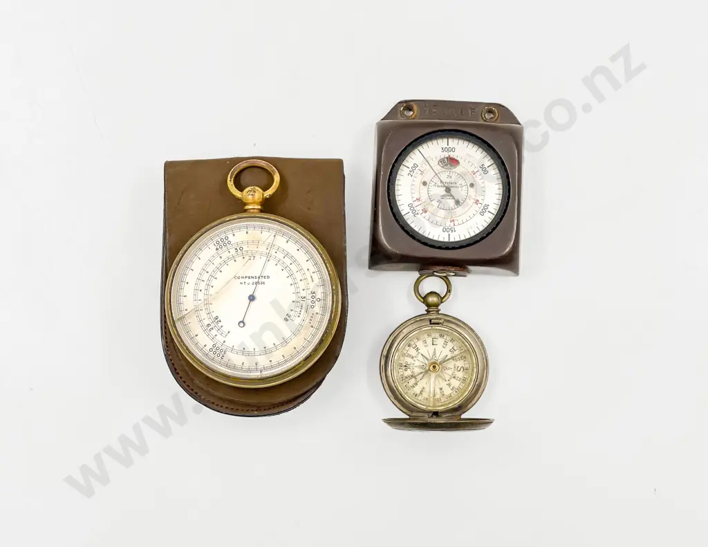 Early C20th Pocket Aneroid Barometer Image 1++