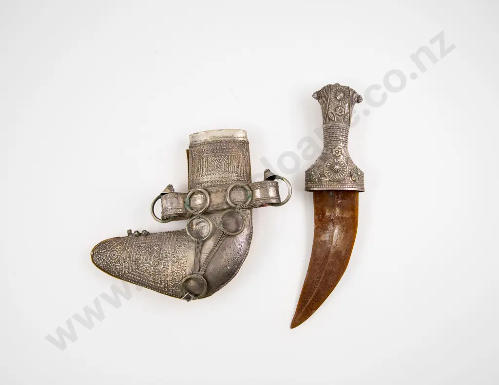 Middle Eastern Omani Silver Mounted Khanjar Dagger and Scabbard Image 1++