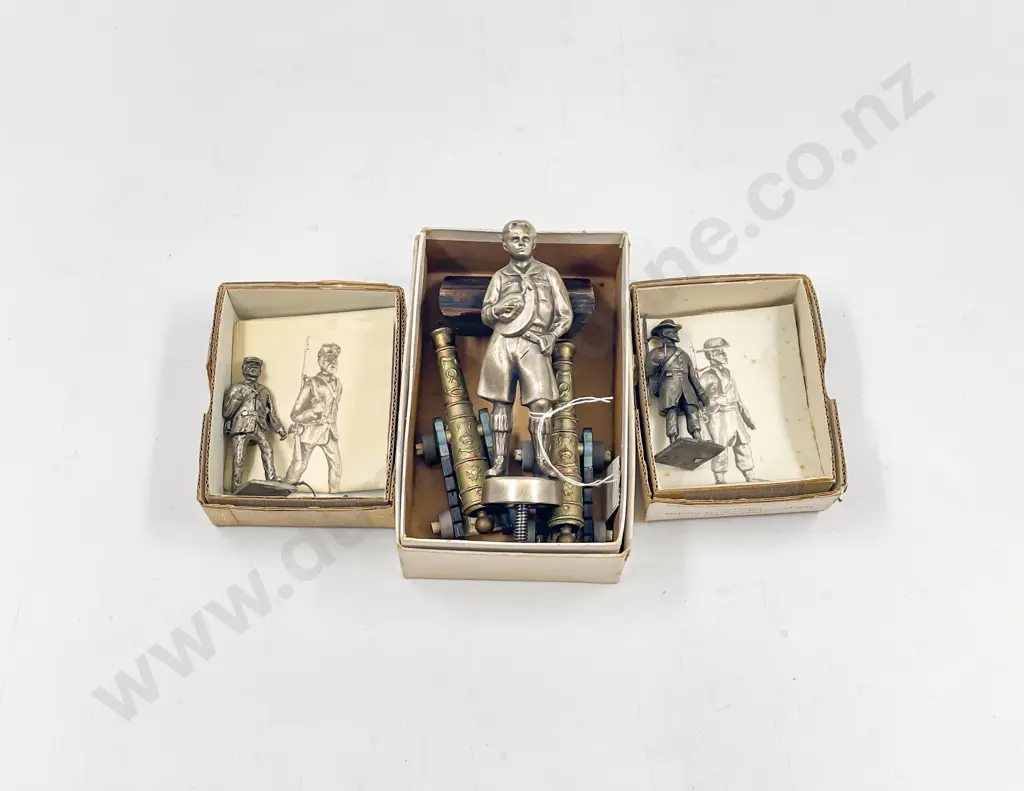 Two US Historical Soldier Figures Image 1++