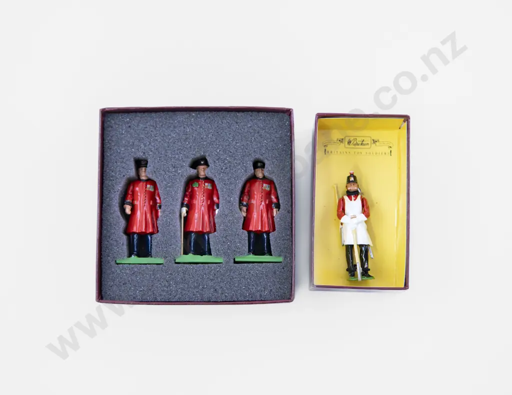 Boxed Britains Toy Soldiers 'The Chelsea Pensioners' with 8823 Image 1++