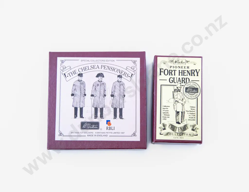 Boxed Britains Toy Soldiers 'The Chelsea Pensioners' with 8823 Image 1++