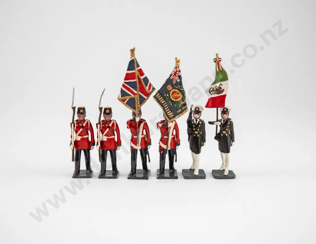 Nostalgia Toy Soldiers Fort Henry Colour Party (4) and two female Marine soldiers Image 1++