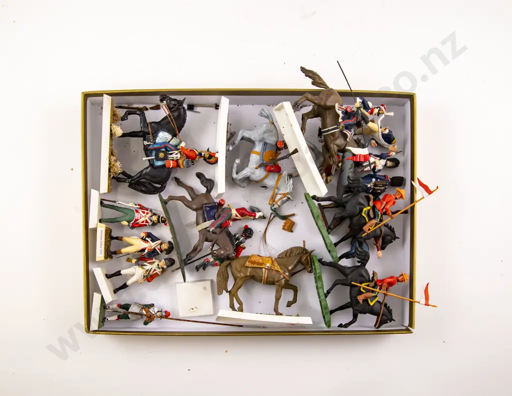 Collection Complete Airfix Model Soldiers with display diorama platforms Image 1++