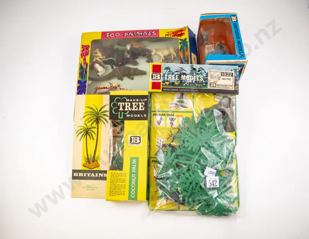 Boxed Britains 4375 Chimps Tea Party Image 1++