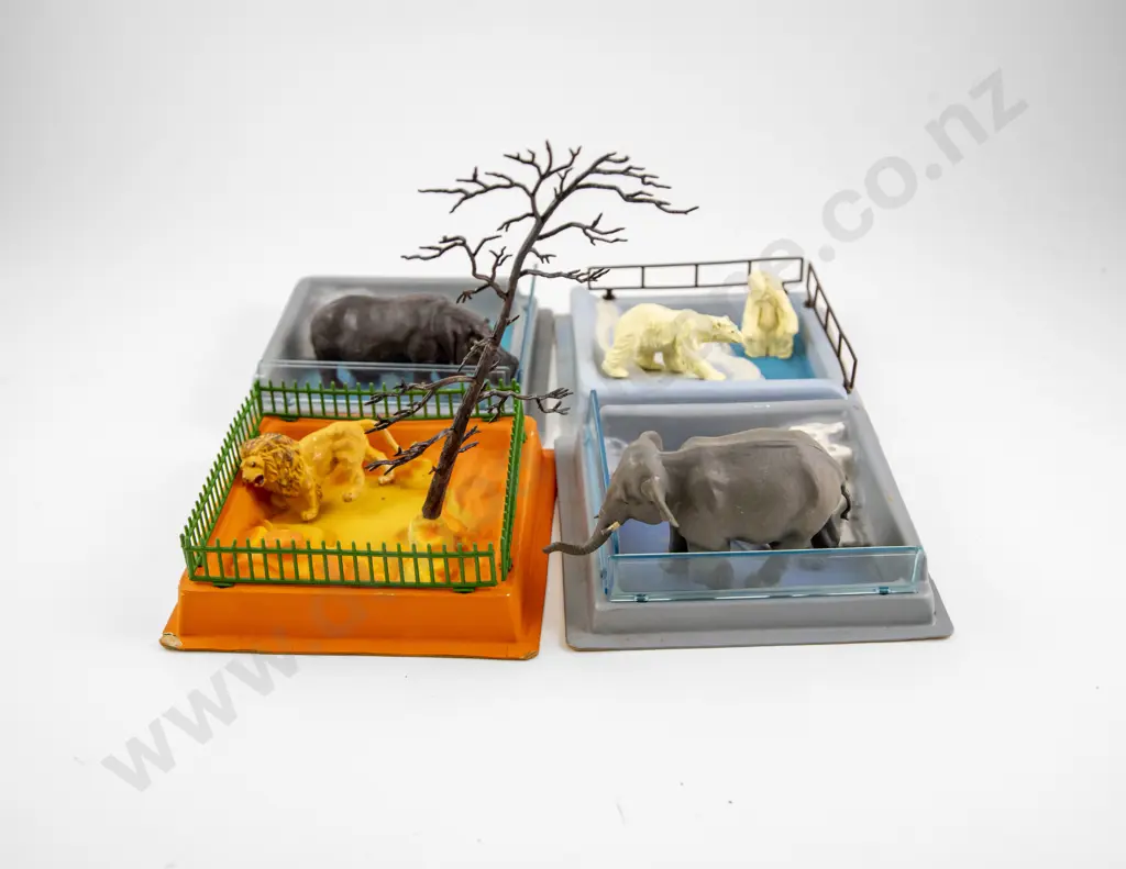 Large Collection Plastic Britains and Other Complete Zoo Image 1++