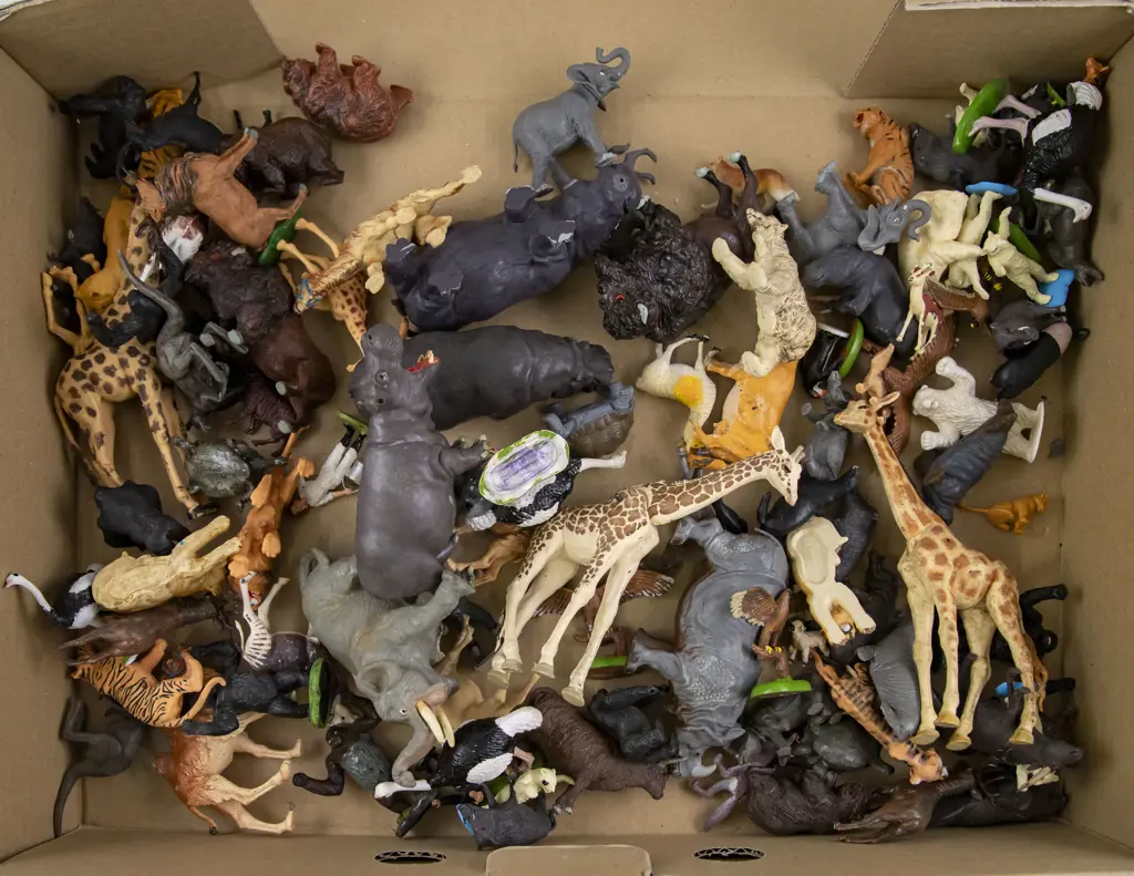 Large Collection Plastic Britains and Other Complete Zoo Image 1++
