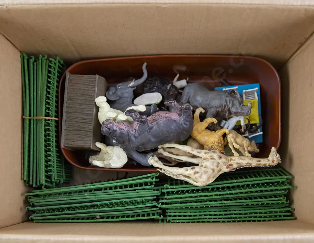 Large Collection Plastic Britains and Other Complete Zoo Image 1++