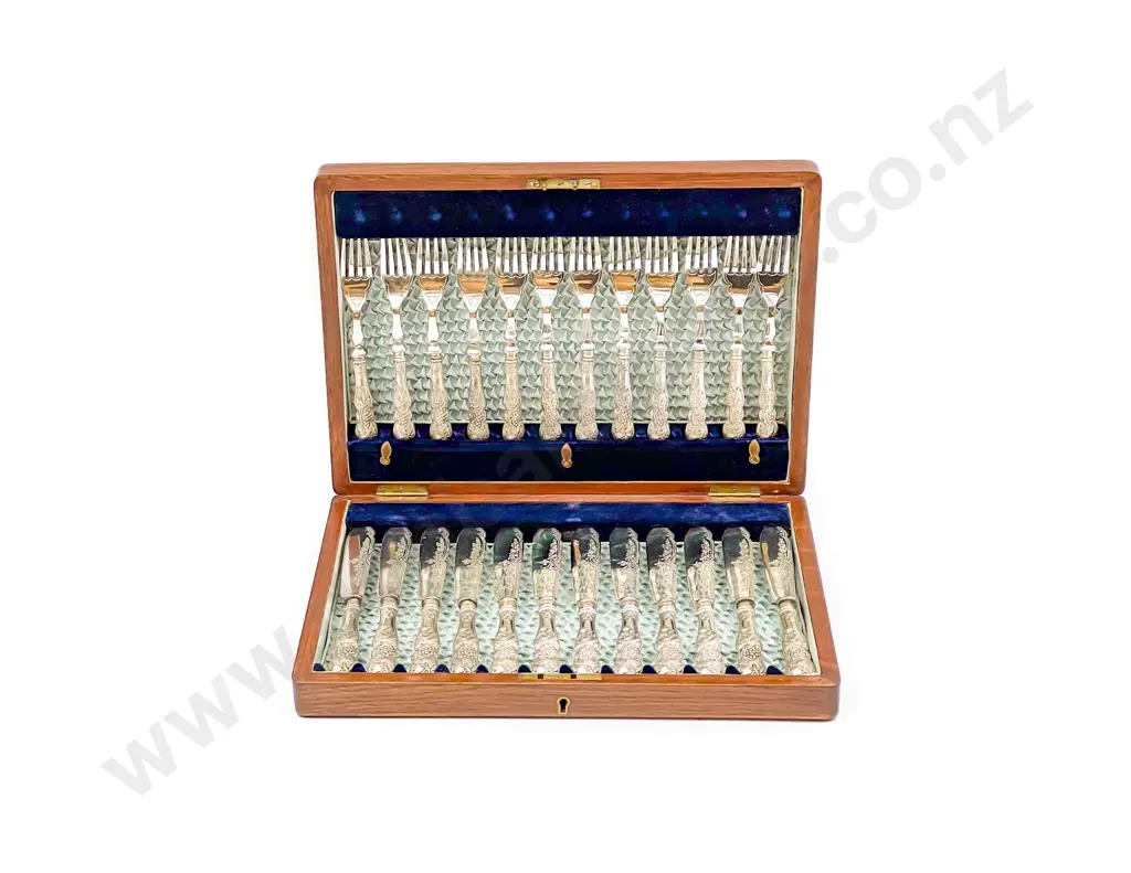 Oak Cased Set of 12 Plated Fish Knives and Forks Image 1++